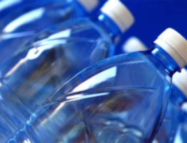 Φτιάχνει ηλεκτρική σκούπα με μπουκάλι νερού! (βίντεο)